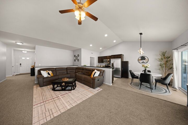 Property Photo:  713 SE 12th Street  IA 50111 