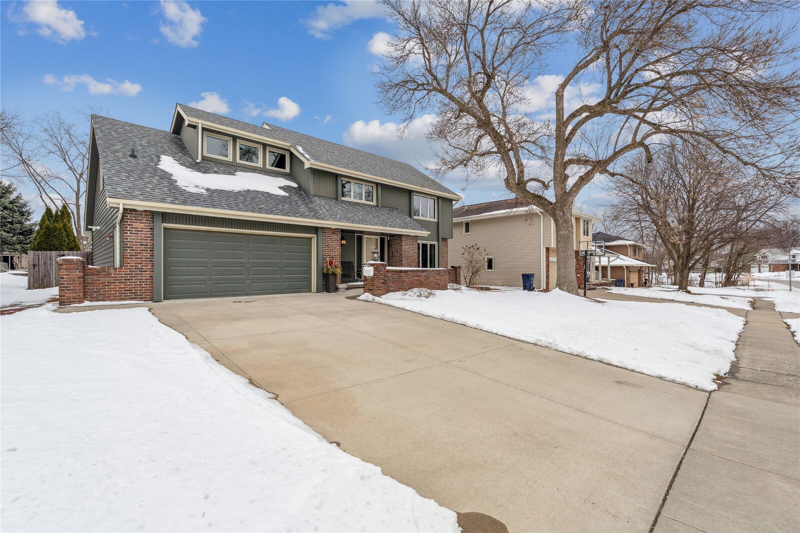 Property Photo:  9725 Aurora Avenue  IA 50322 