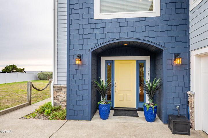 Property Photo:  1415 SW Coast Avenue  OR 97367 