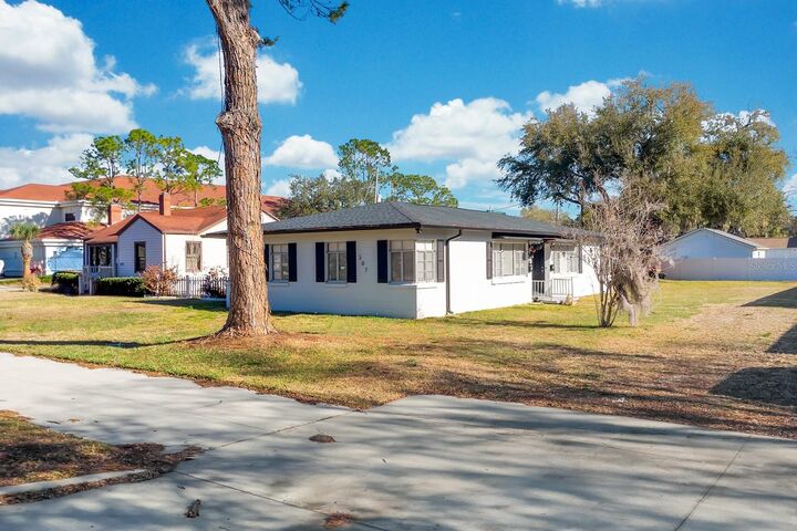 Property Photo:  307 E Monument Avenue A  FL 34741 