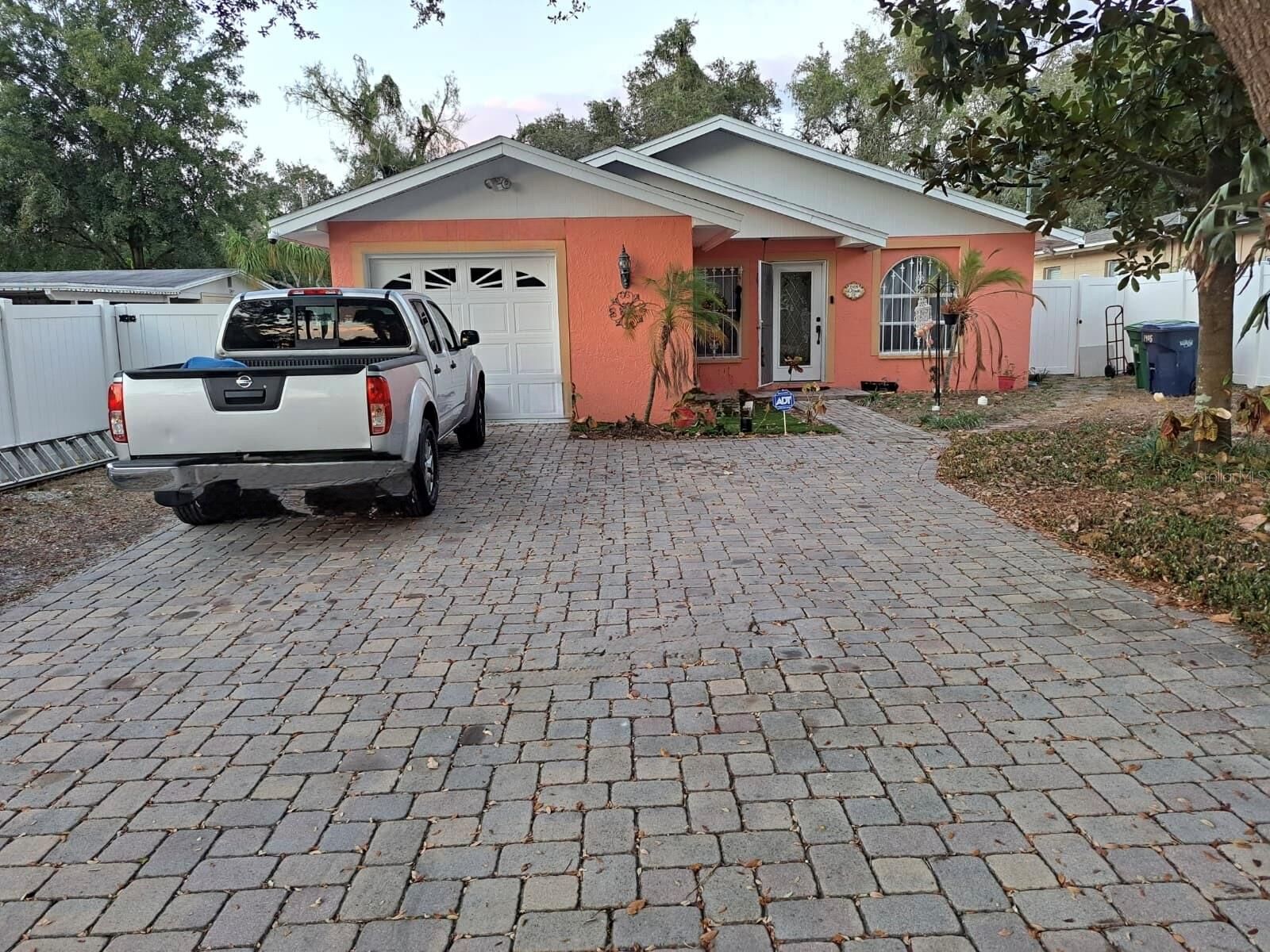 Property Photo:  1405 W Rambla Street  FL 33612 