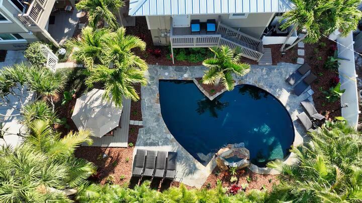 Property Photo: 662 Calle Del Otono FL 34242