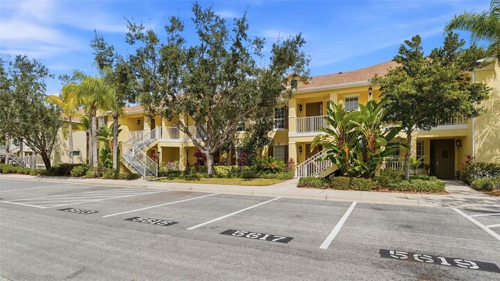 Property Photo: 5605 Key West Place 5605 B-01 FL 34203