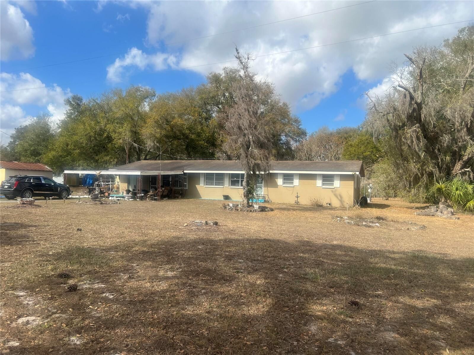 Property Photo: 1386 S US Highway 301 FL 33585