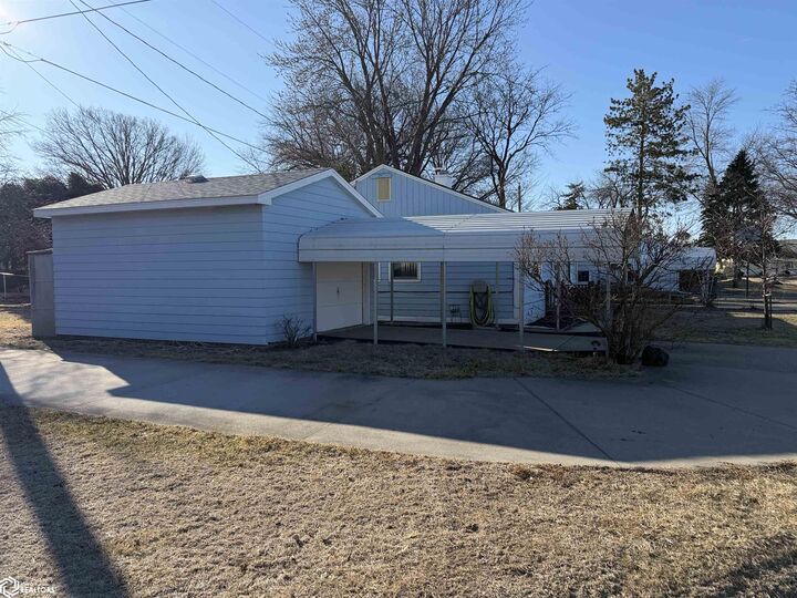Property Photo:  101 Windsor Circle  IA 52601 