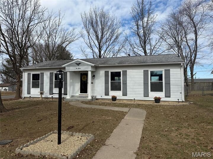 Property Photo:  115 Hawbrook Place  IL 62052 