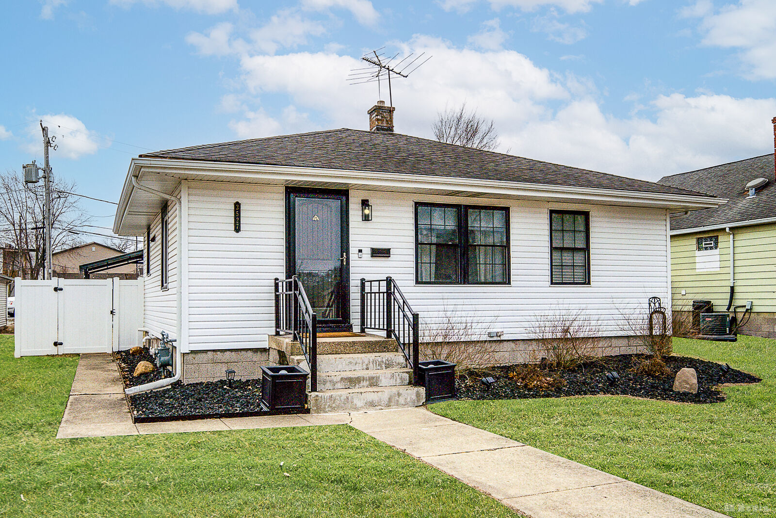Property Photo:  3527 Lake Street  IL 60438 