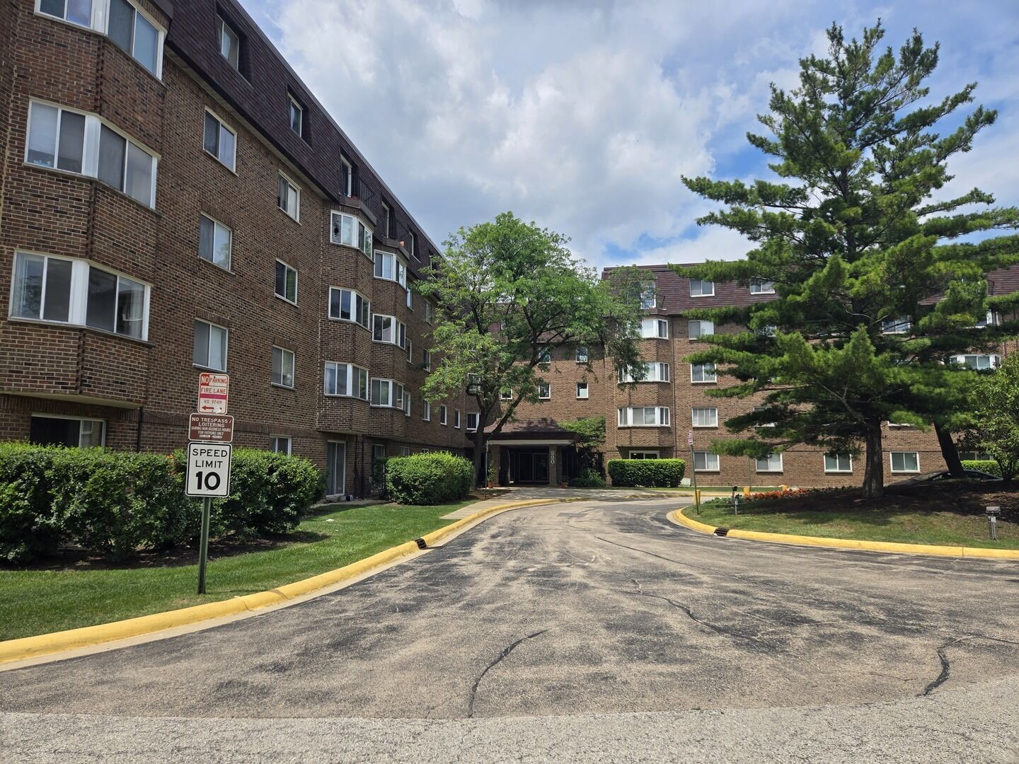 Property Photo:  220 S Roselle Road 224  IL 60193 
