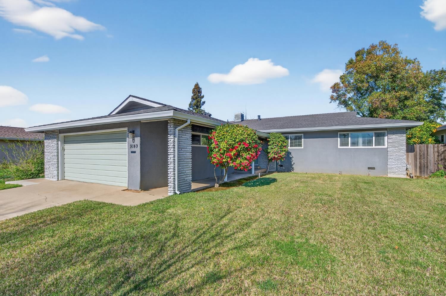 Property Photo:  9149 Rundelay Way  CA 95826 