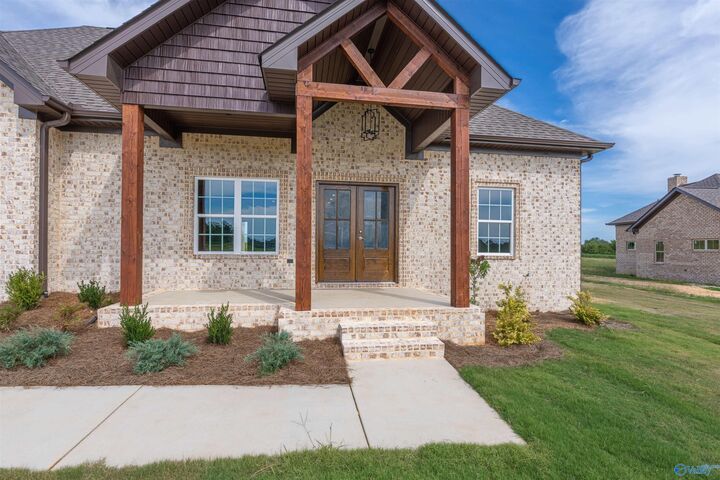 Property Photo:  261 Hummingbird Way  AL 35645 