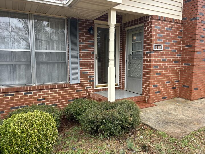 Property Photo: 801 Cloverhurst Drive GA 30673