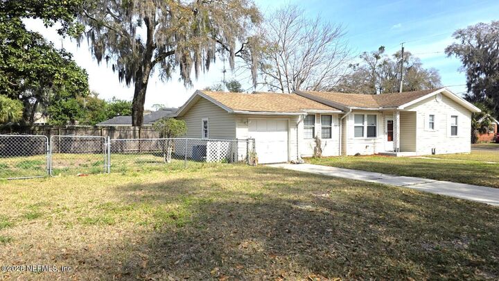 Property Photo: 5825 Bartram Drive W FL 32207