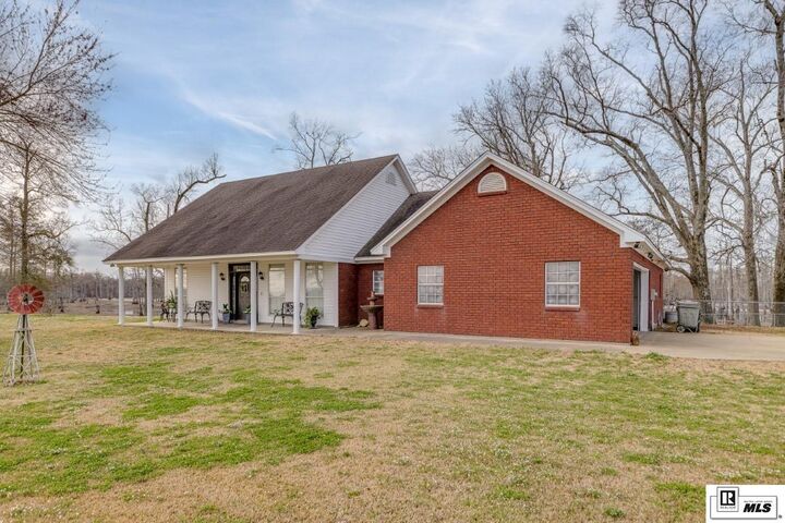 Property Photo: 1556 Highway 561 LA 71418