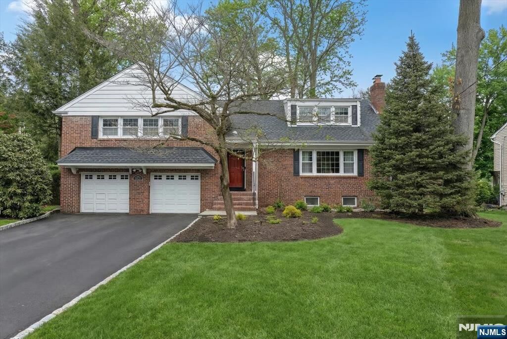 Property Photo:  922 Wildwood Road  NJ 07649 