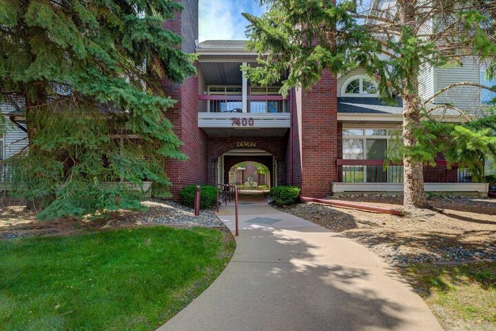 Property Photo: 7400 Edinborough Way 5101 MN 55435