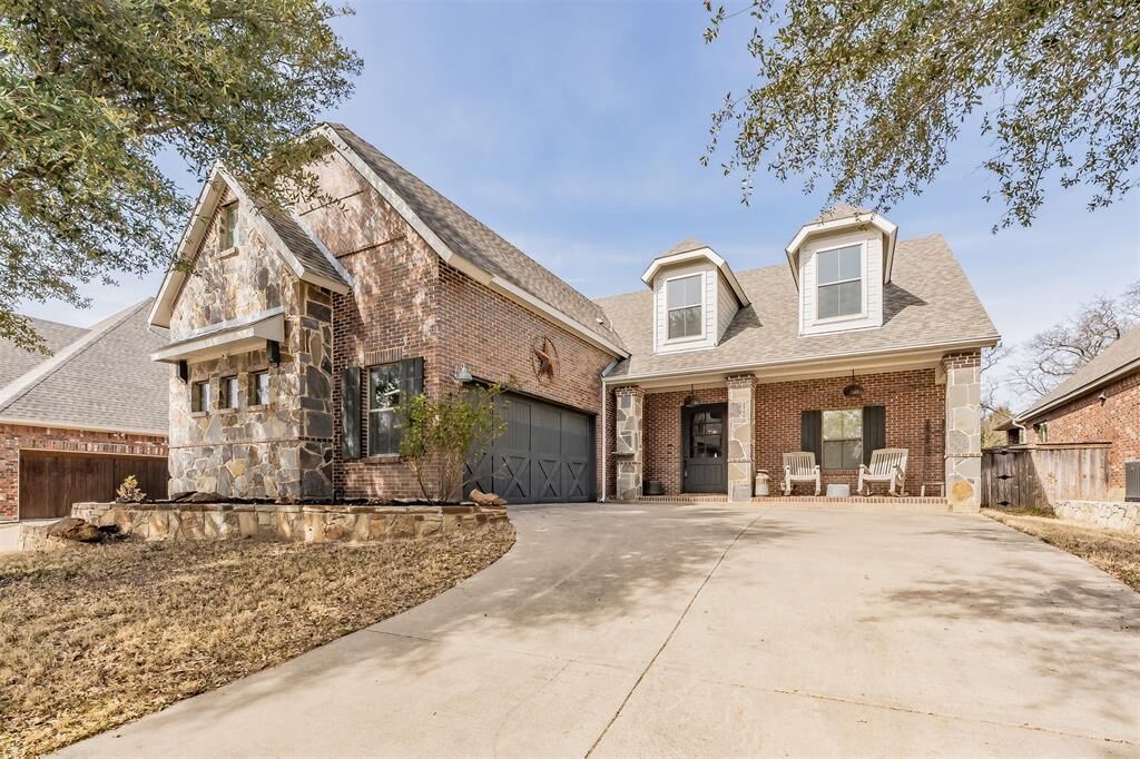 Property Photo:  209 Thistle Ridge  TX 76210 