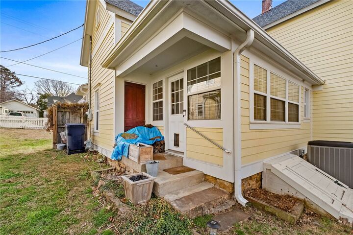 Property Photo:  102 W Bush Street  AR 72753 