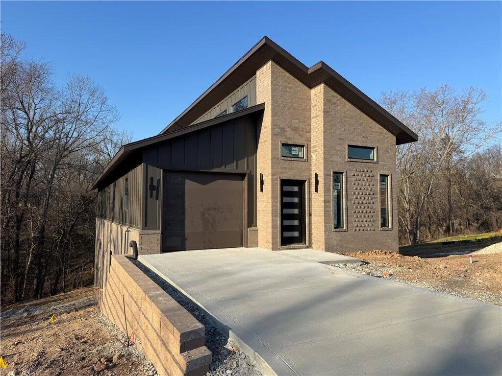 Property Photo:  516 E Pearl Street  AR 72756 