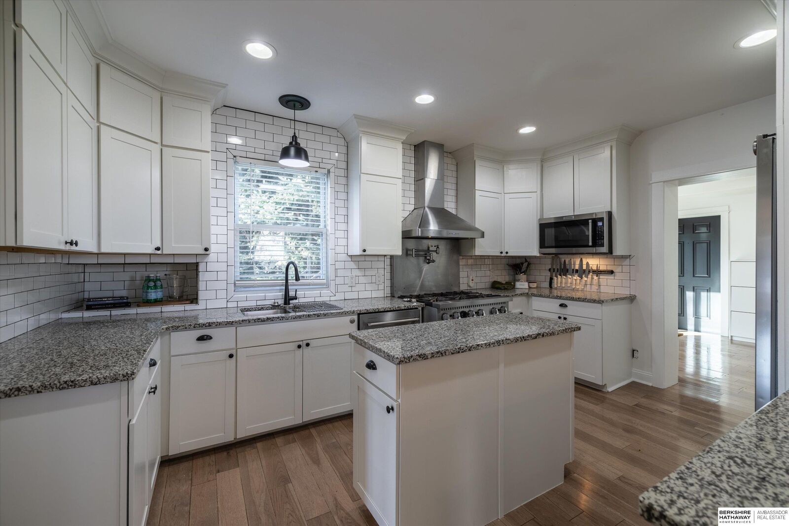 Property Photo:  4624 Farnam Street  NE 68132 