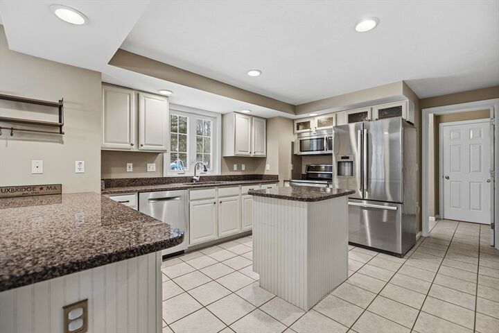 Property Photo:  86 Hunter Rd  MA 01569 