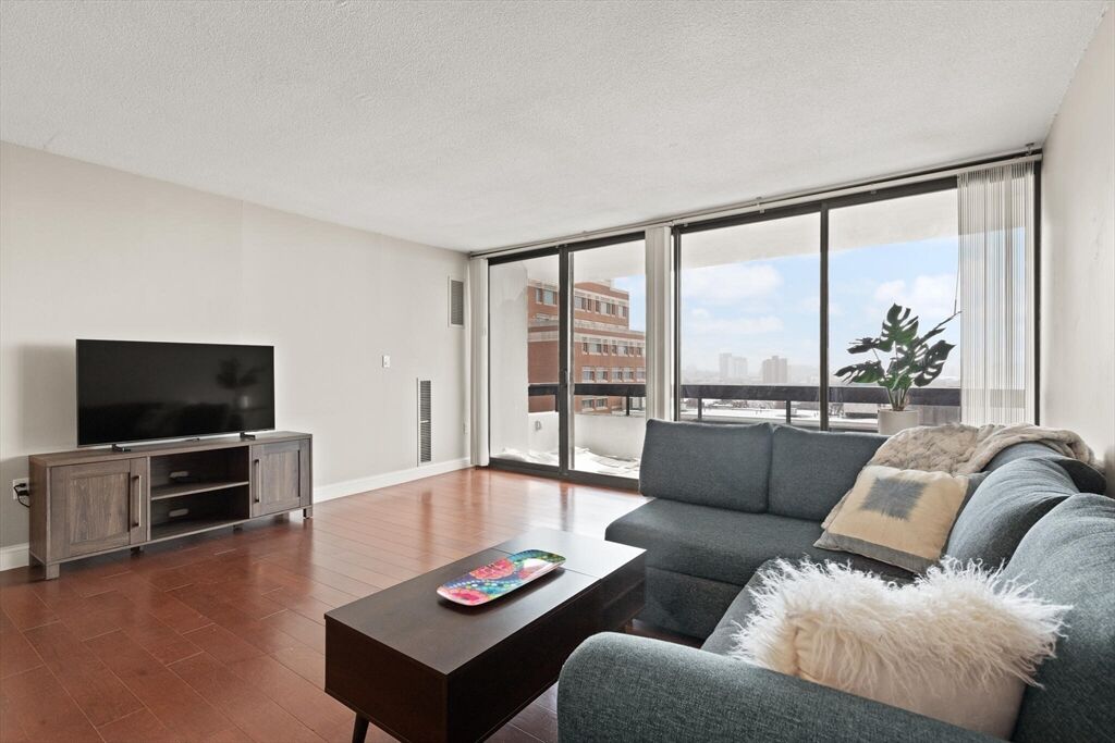 Property Photo: 566 Commonwealth Avenue 1003 MA 02215