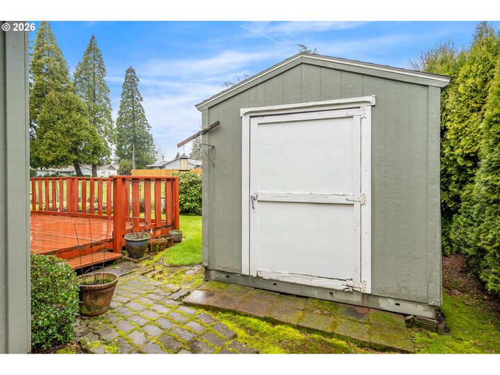 Property Photo:  15781 NE Holladay St  OR 97230 