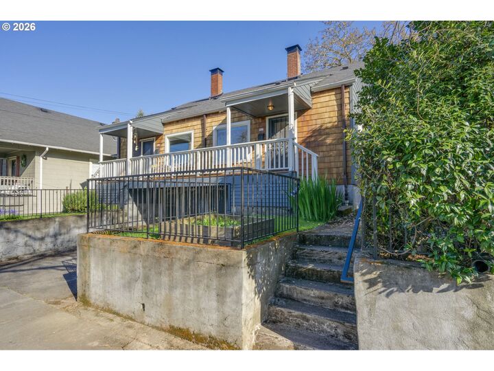 Property Photo:  921/927 NE Prescott St  OR 97211 