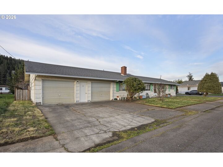 Property Photo:  1309 Hawthorne Ave  OR 97467 