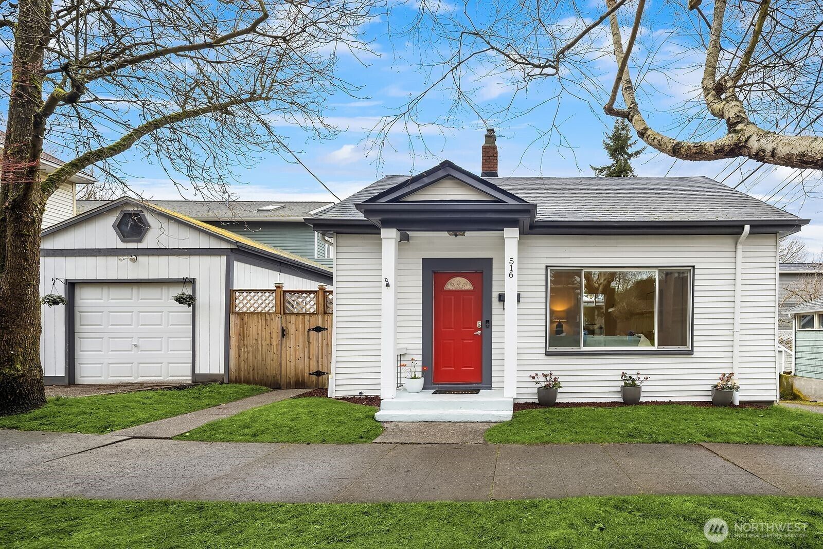 Property Photo:  516 W Howe Street  WA 98119 