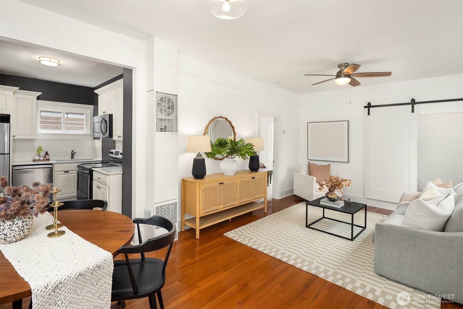 Property Photo:  516 W Howe Street  WA 98119 