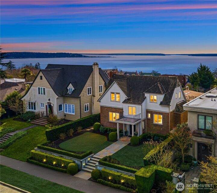 Property Photo:  2519  Crestmont Place W  WA 98199 