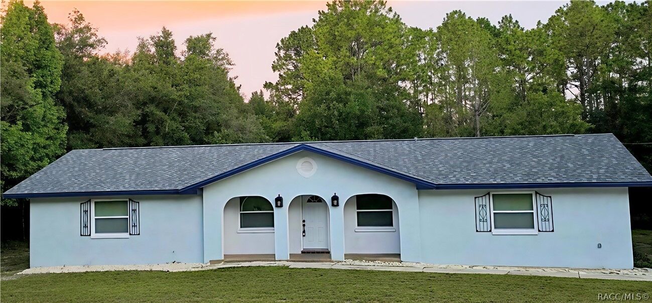 Property Photo:  700 E Stratford Road  FL 34461 
