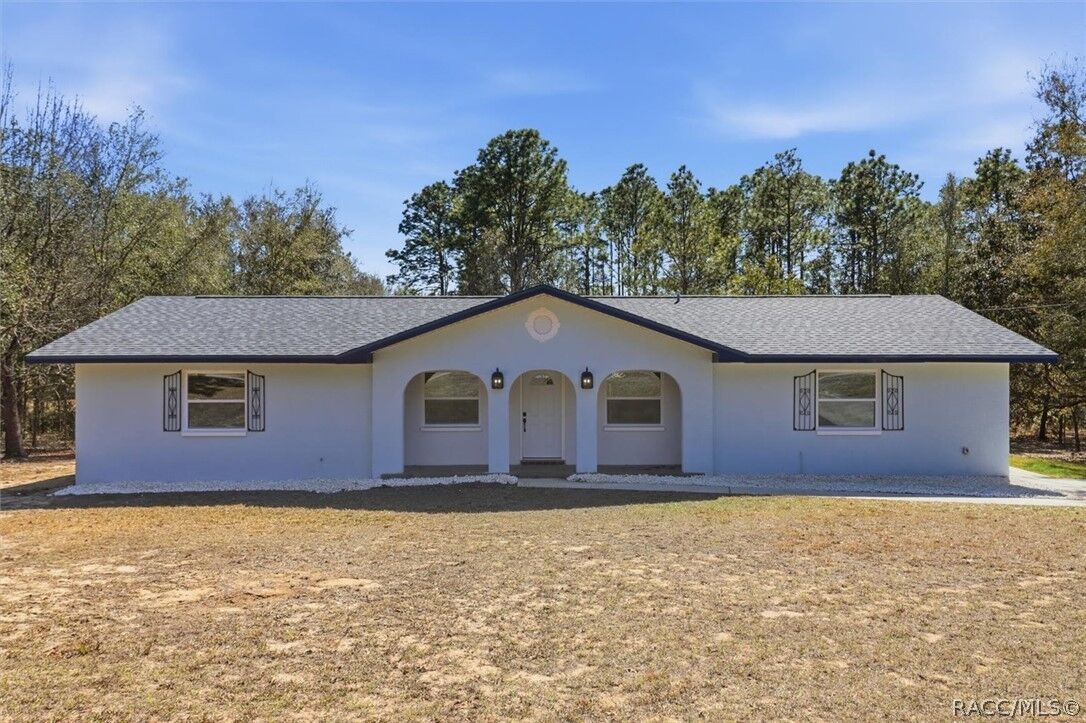 Property Photo:  700 E Stratford Road  FL 34461 