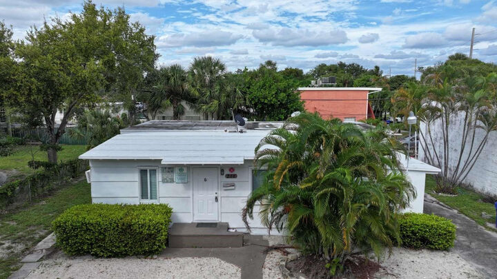 Property Photo:  211 SW 2nd Court  FL 33060 