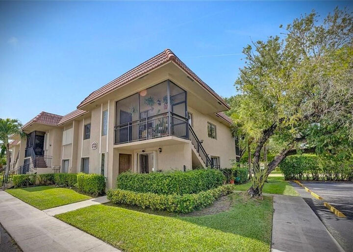 Property Photo:  334 Lakeview Drive 204  FL 33326 