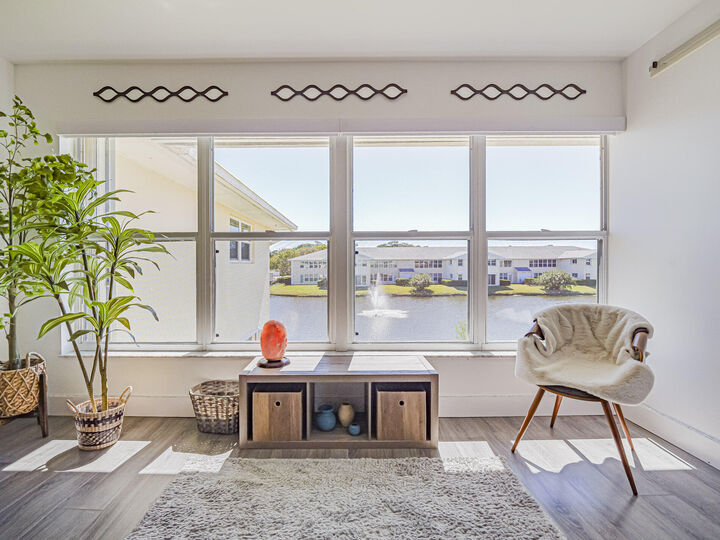 Property Photo:  675 W Lake Jasmine Circle 206  FL 32962 