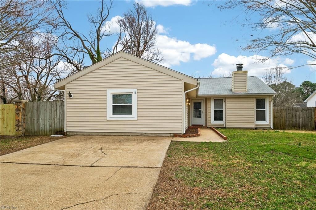 Property Photo: 1332 Stringfellow Ct VA 23464