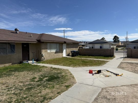 Property Photo:  120 Parkview Ave  CA 93555 