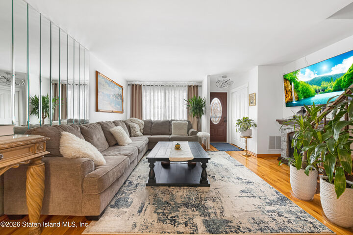Property Photo:  204 Sommer Avenue  NY 10314 