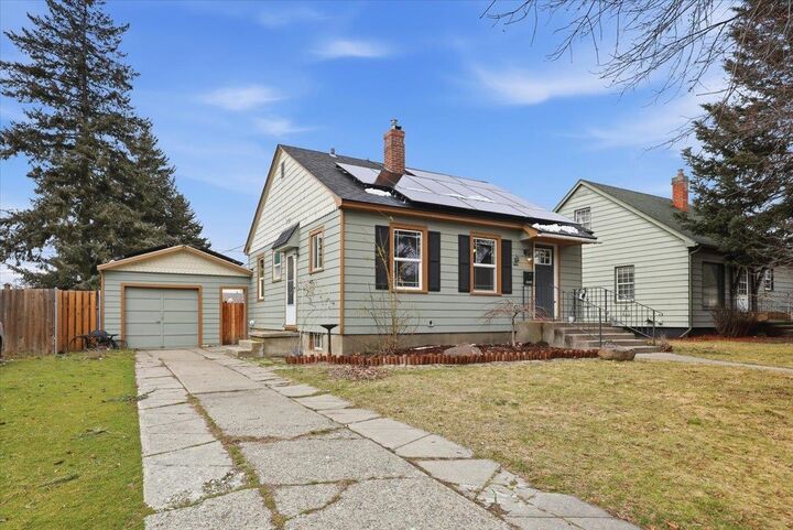 Property Photo:  3923 N Hawthorne St  WA 99205 