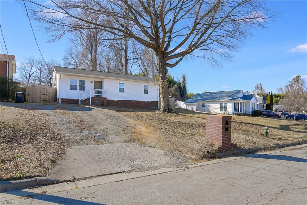 Property Photo:  900 Beaumont Avenue  NC 27401 