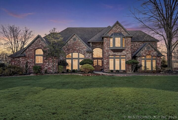 Property Photo:  817 Countrywood Way  OK 74066 