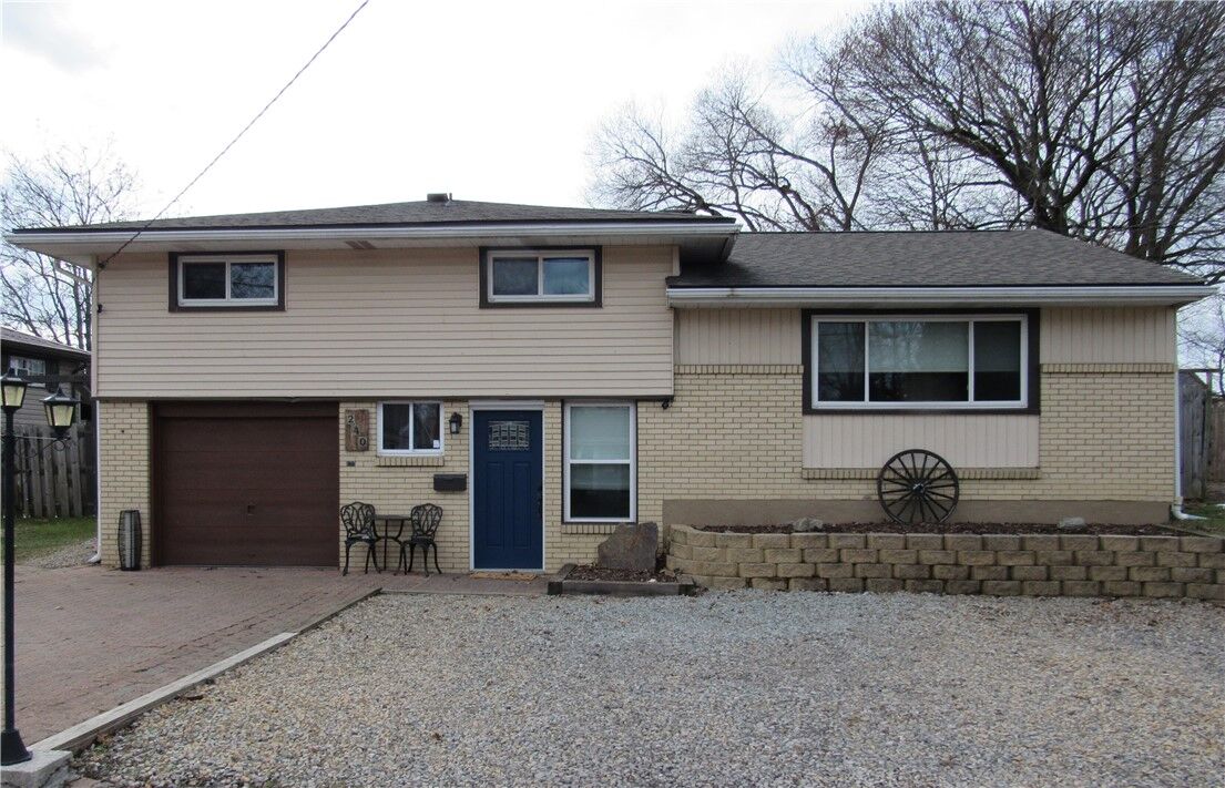 Property Photo:  240 Florida Drive  PA 15068 