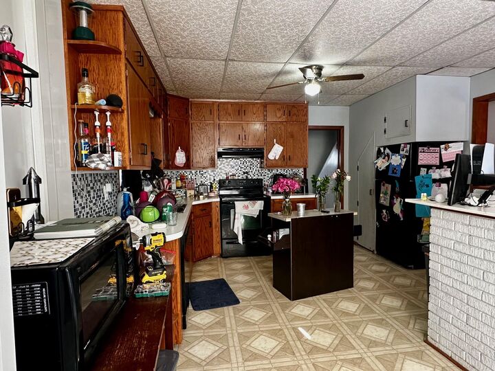 Property Photo:  916 S 1st St  SD 57401 