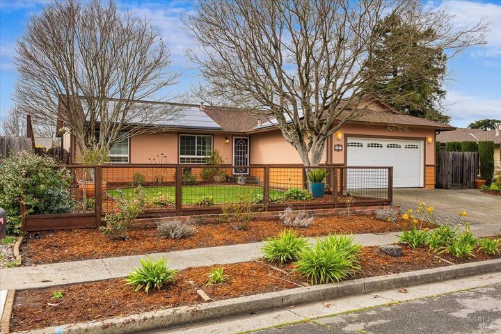 Property Photo:  527 Natalino Court  CA 95401 