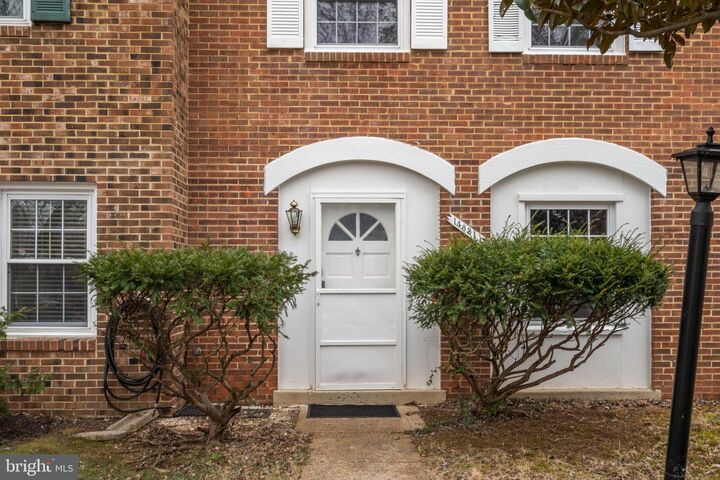 Property Photo:  14831 Hoxton Square  VA 20120 