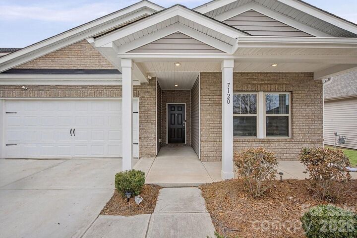 Property Photo:  7120 American Elm Road  NC 28215 