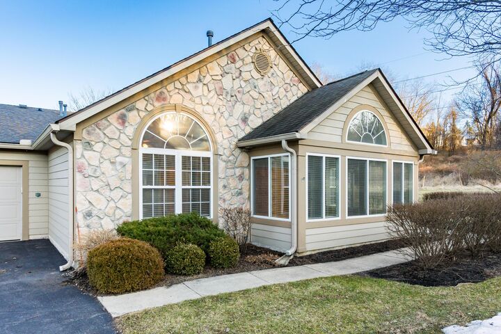 Property Photo:  2103 Valentina Lane  OH 43055 