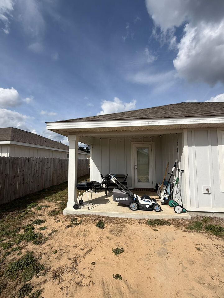 Property Photo: 809 Otto Loop FL 32539