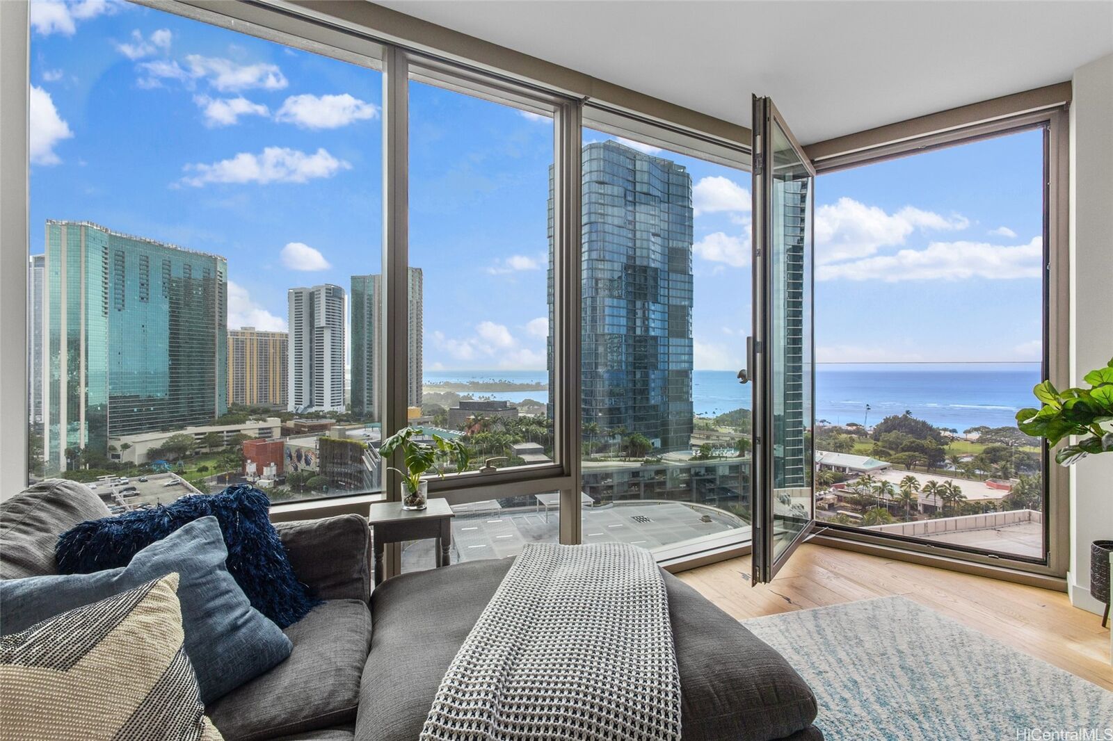 Property Photo:  1001 Queen Street 1612  HI 96814 